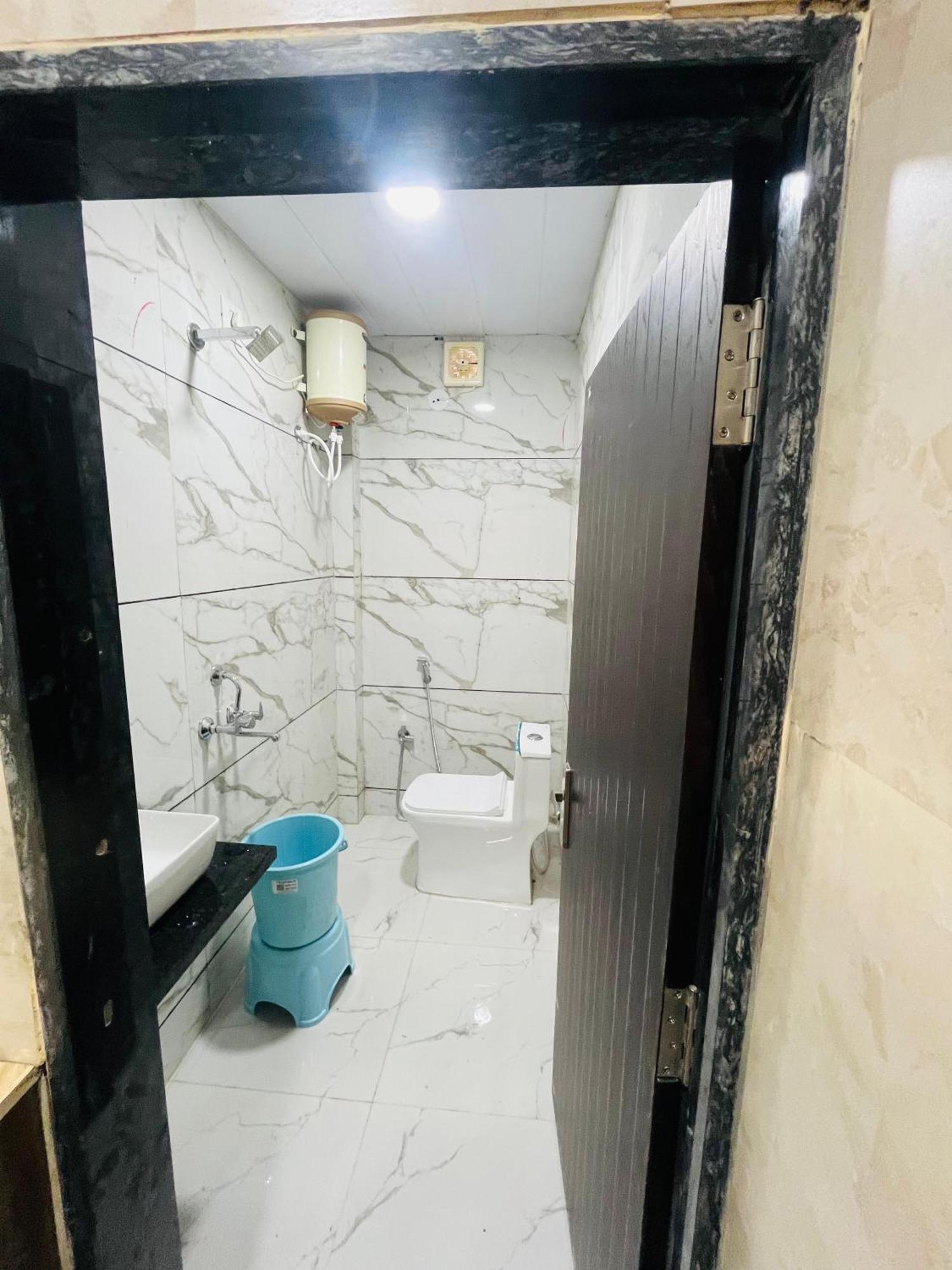 Hotel Sk Tower 乌贾因 外观 照片
