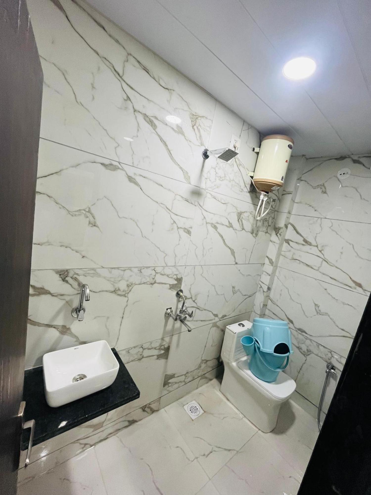 Hotel Sk Tower 乌贾因 外观 照片