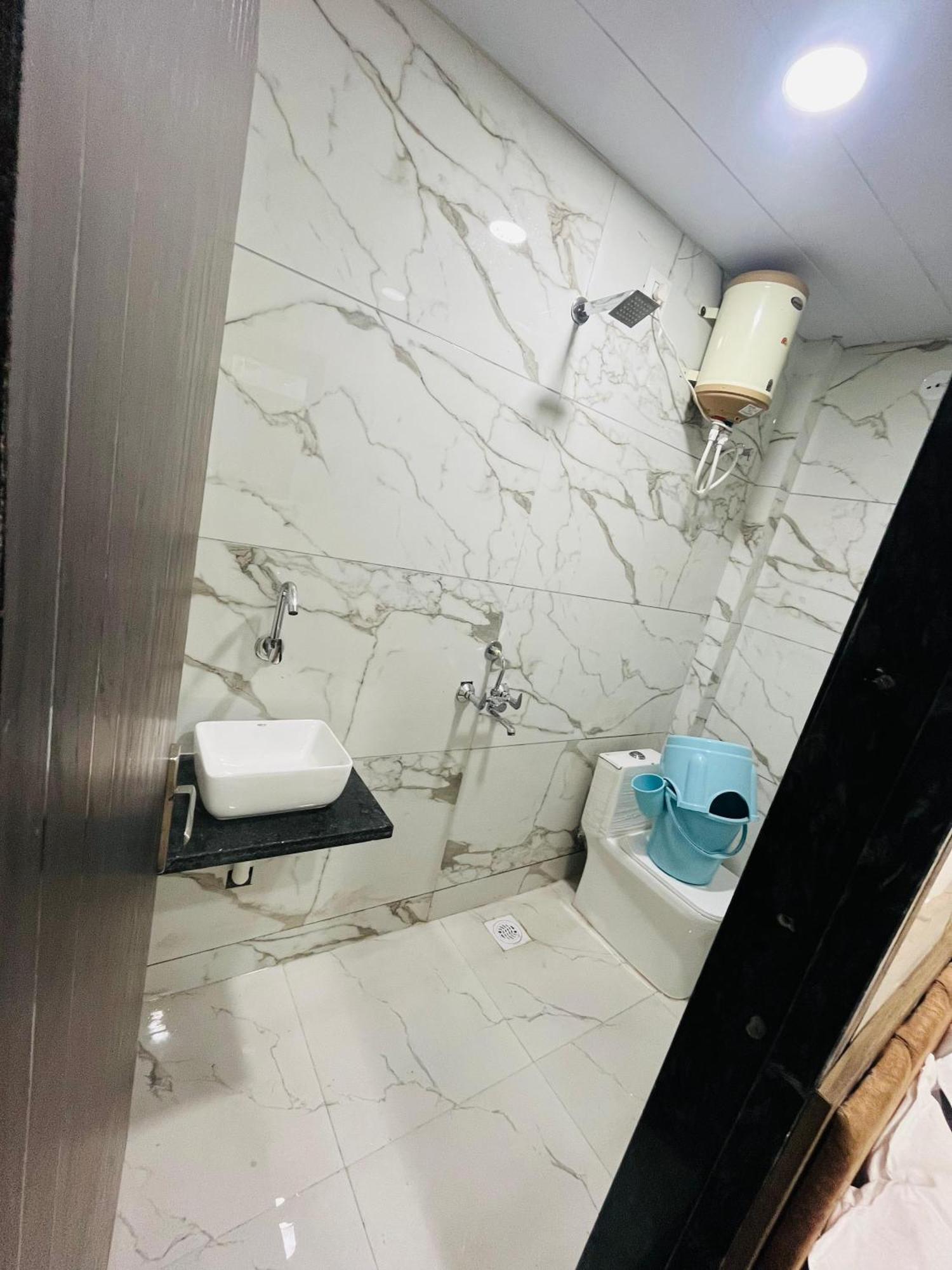 Hotel Sk Tower 乌贾因 外观 照片