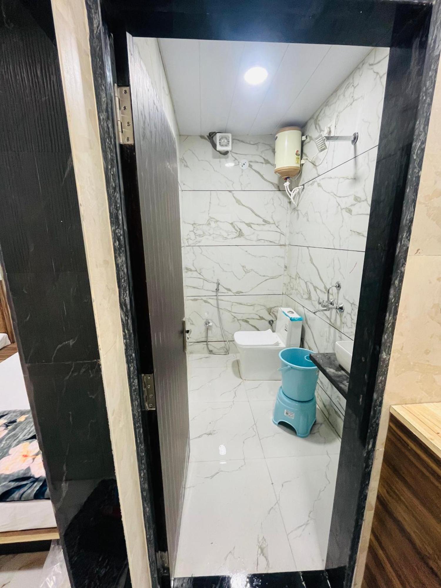 Hotel Sk Tower 乌贾因 外观 照片